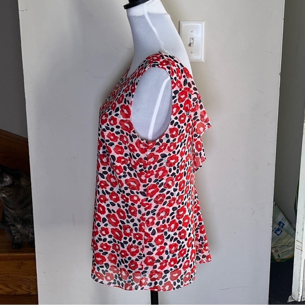 CAbi Red and White Floral Sleeveless Blouse - Picture 2 of 9